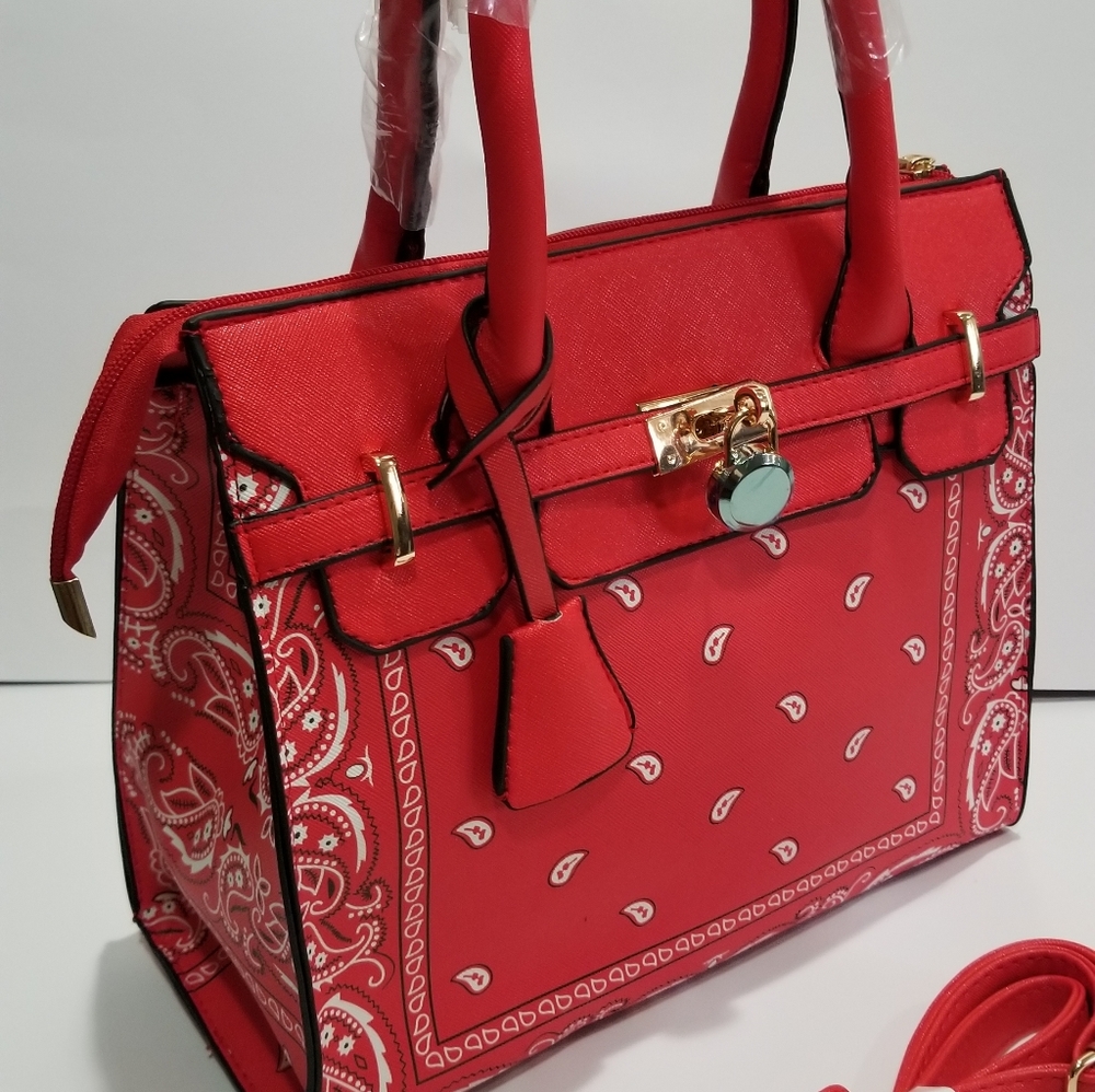 Oh yes!!!! Red bandana print handbag
